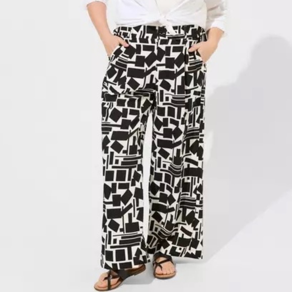 torrid Pants - Torrid Geo Print Wide Leg Crepe Pant Size 24